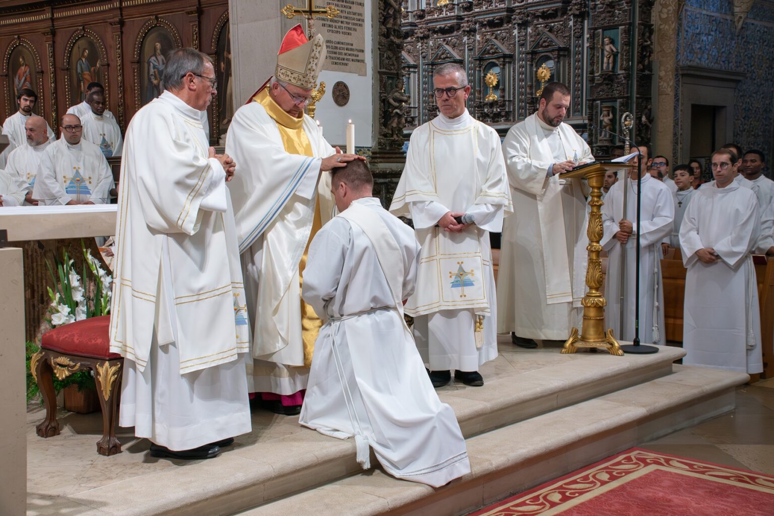 Igreja Do Algarve Celebrou Ordenação De Novo Padre Como A “confirmação ...